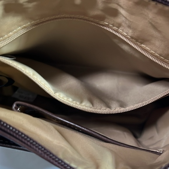 NWT Giani Bernini Brown Taupe
Logo Stripe Shoulder Bag - Picture 4 of 8